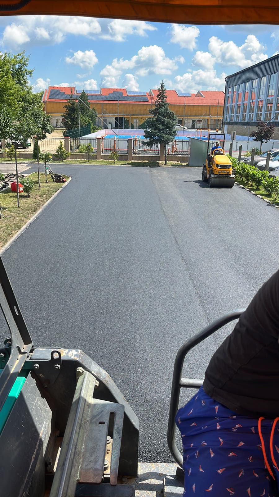 Intézményi parkoló aszfaltozása – tömörítés