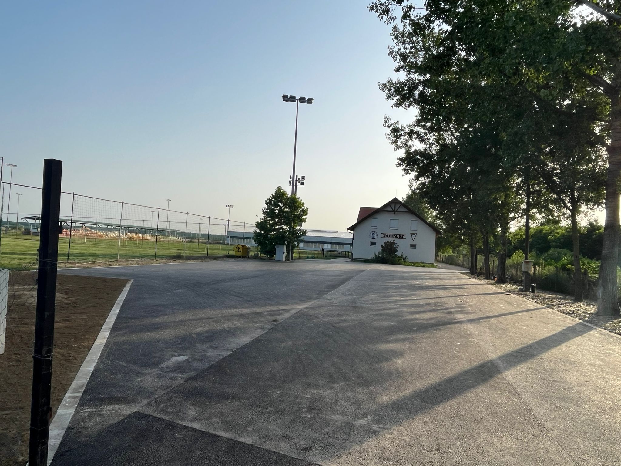 Sportklub parkolója – kész átadási állapot